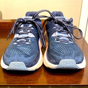 Hoka One One. Women’s size 8. Gaviota 2